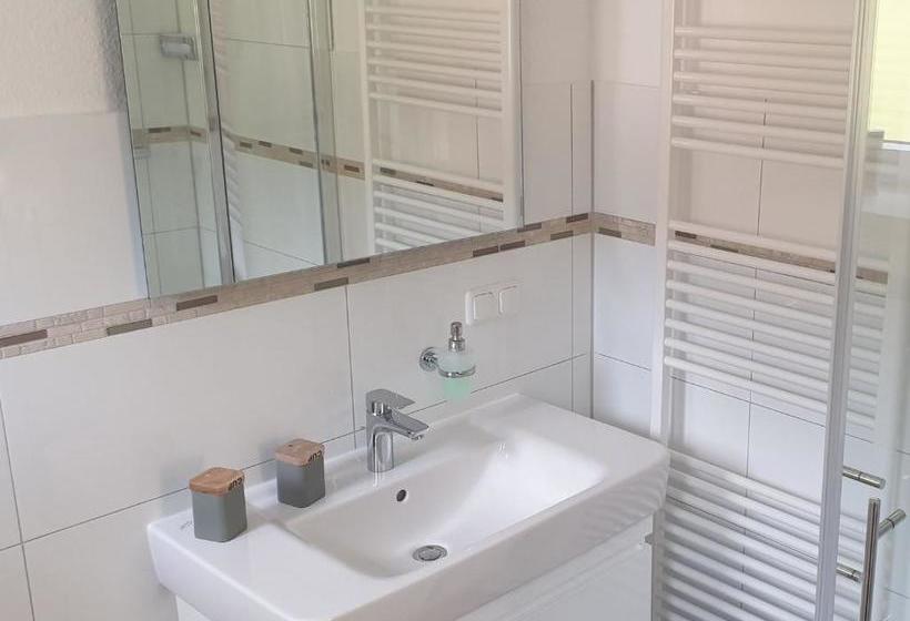 بنسيون Haus Am Waldesrand