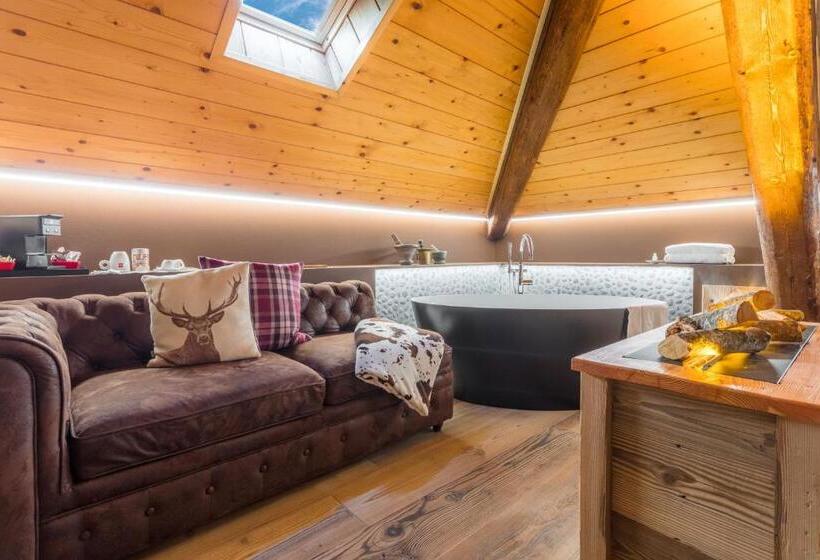 مبيت وإفطار John Luxury Suites