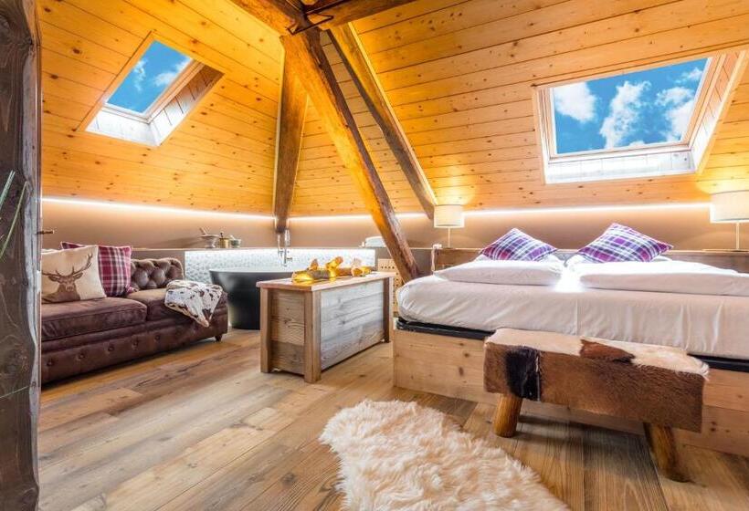 مبيت وإفطار John Luxury Suites