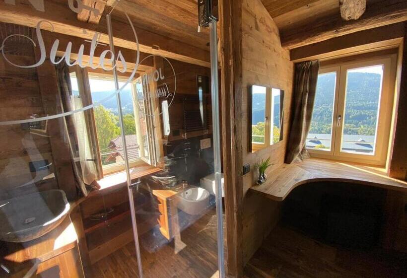 مبيت وإفطار John Luxury Suites