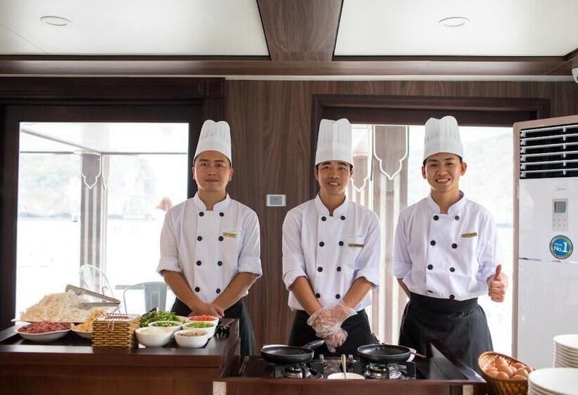 هتل Cat Ba White Pearl