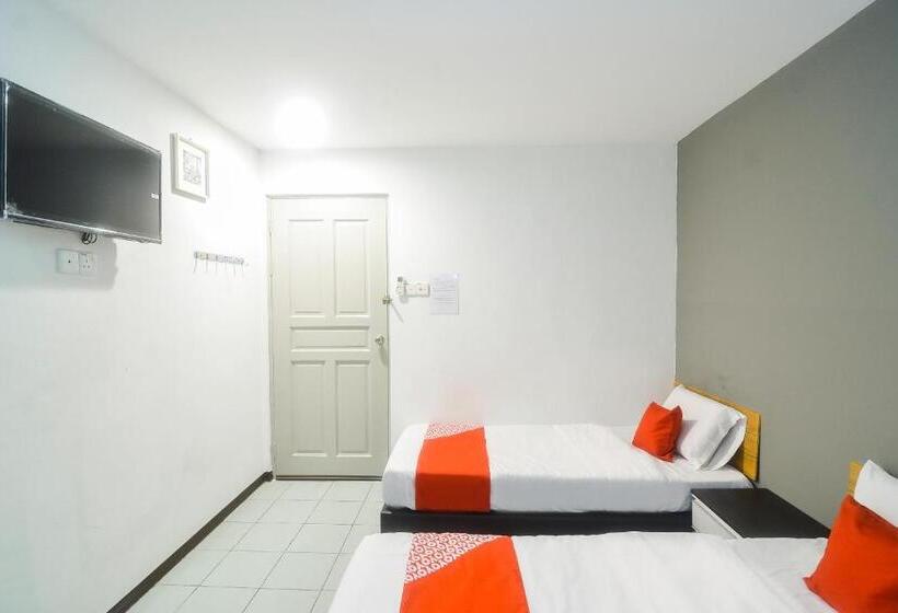 Отель Oyo 89465 Golden Lounge