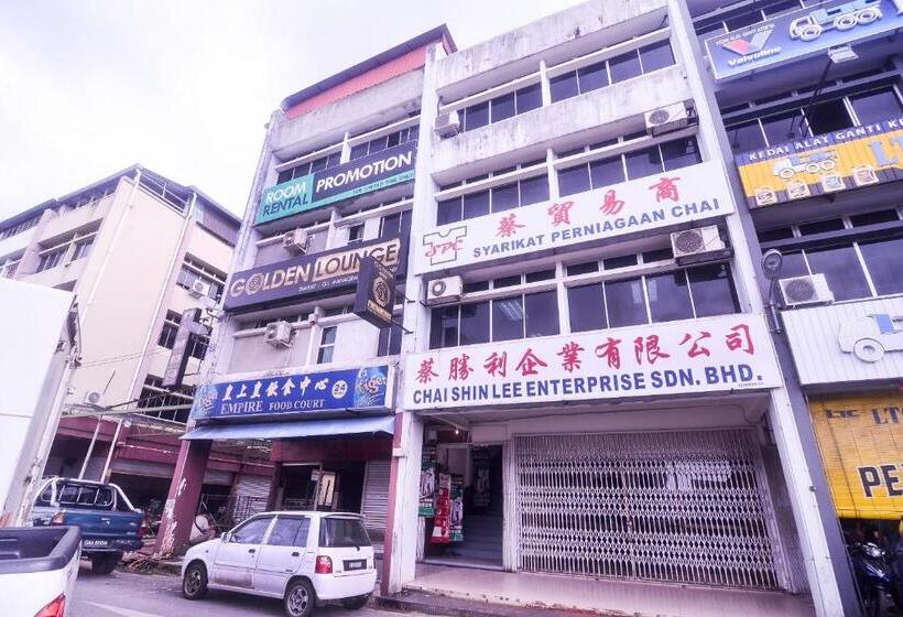 Отель Oyo 89465 Golden Lounge