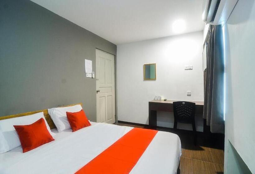 Отель Oyo 89465 Golden Lounge