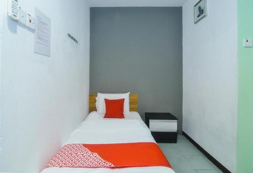 Отель Oyo 89465 Golden Lounge