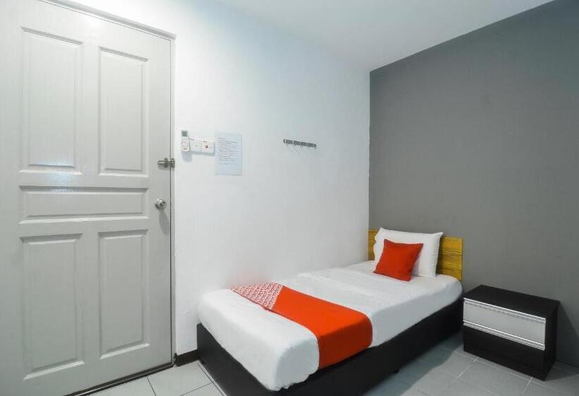 Отель Oyo 89465 Golden Lounge