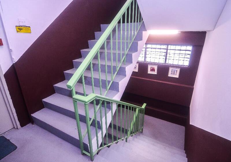 Отель Oyo 89465 Golden Lounge