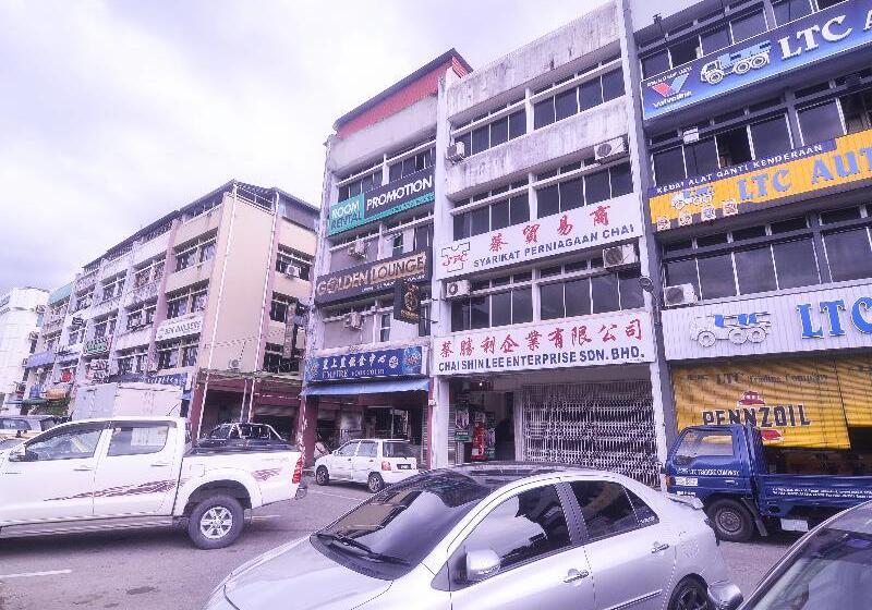 Отель Oyo 89465 Golden Lounge