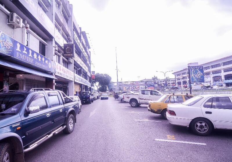 Отель Oyo 89465 Golden Lounge