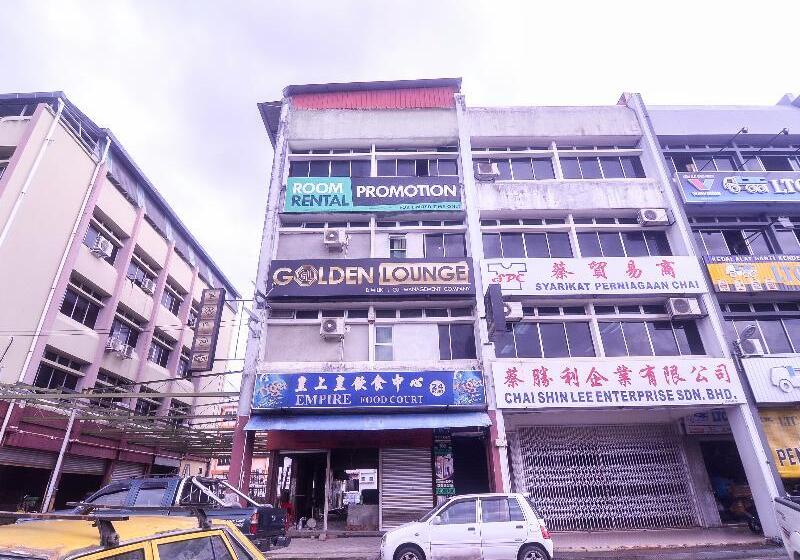 Отель Oyo 89465 Golden Lounge