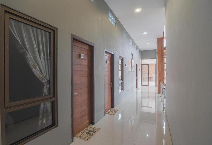 호텔 Reddoorz Near Alun Alun Kc Haurgeulis