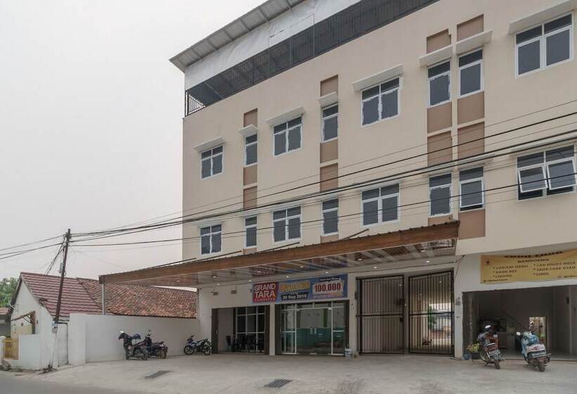 호텔 Reddoorz Plus At Grand Tara Homestay Palembang