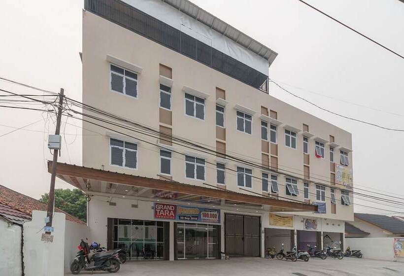 호텔 Reddoorz Plus At Grand Tara Homestay Palembang