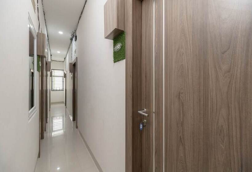 호텔 Reddoorz Plus At Grand Tara Homestay Palembang