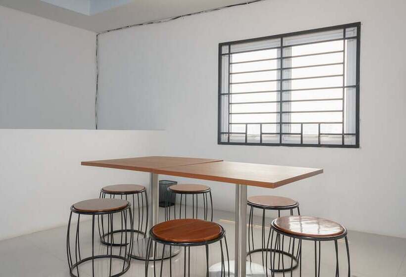 호텔 Reddoorz Plus At Grand Tara Homestay Palembang