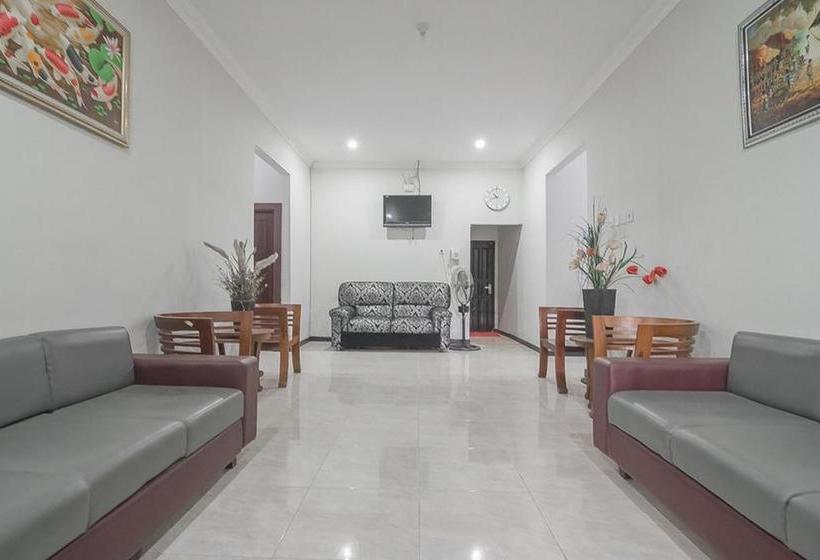 فندق Reddoorz Syariah Near Taman Rozeline Penajam