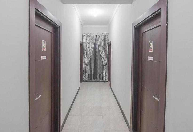 فندق Reddoorz Syariah Near Taman Rozeline Penajam