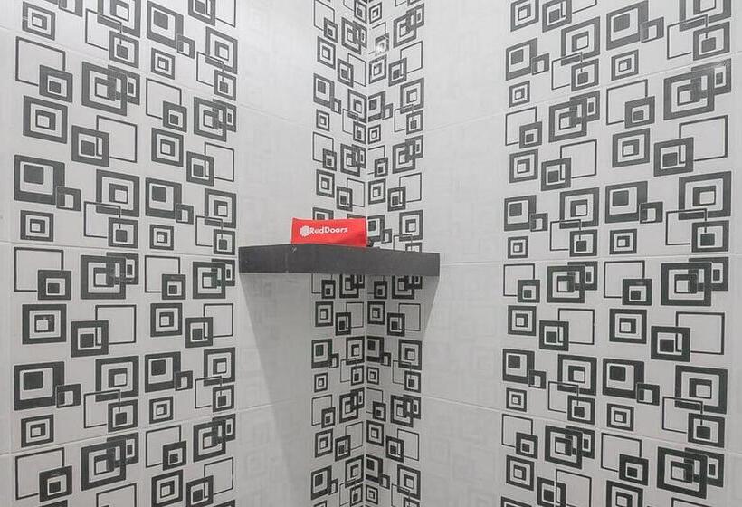 فندق Reddoorz Syariah Near Taman Rozeline Penajam