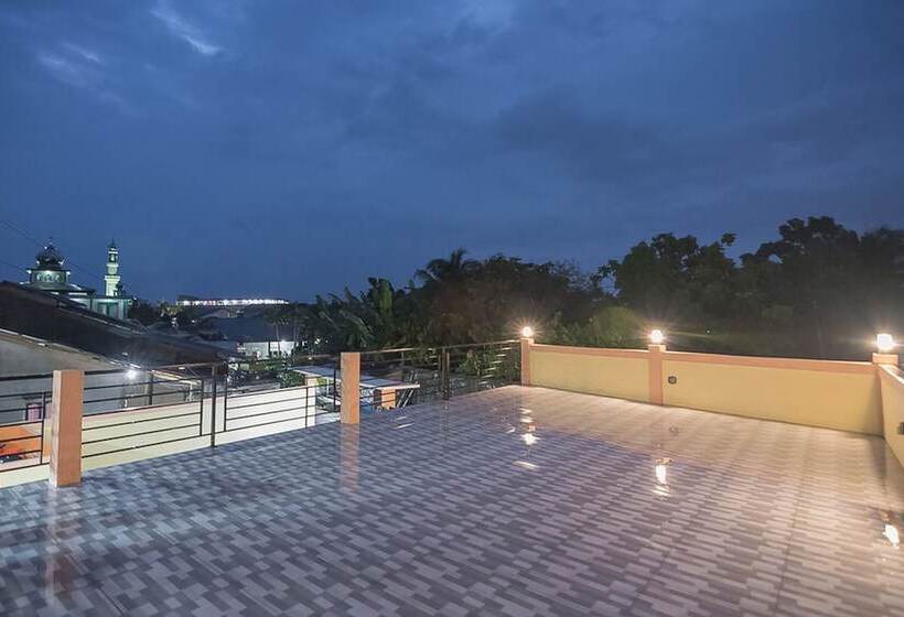 ペンション Reddoorz Near Rsud Dr Abdul Aziz Singkawang