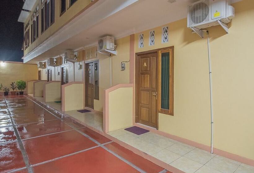 ペンション Reddoorz Near Rsud Dr Abdul Aziz Singkawang