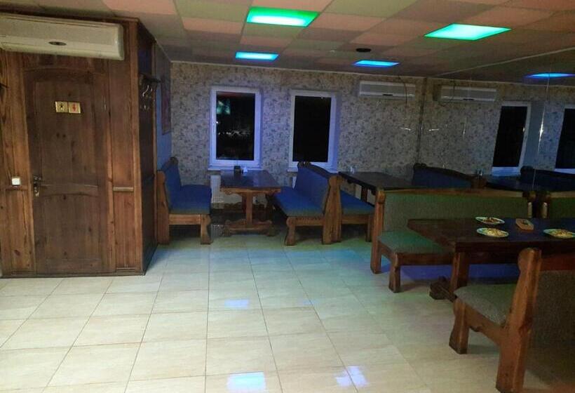 هتل хостел готель колізей