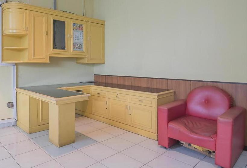 Отель Koolkost Near Setrasari Mall 2