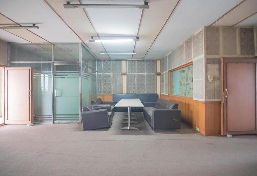 Отель Koolkost Near Setrasari Mall 2