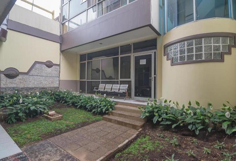 Отель Koolkost Near Setrasari Mall 2