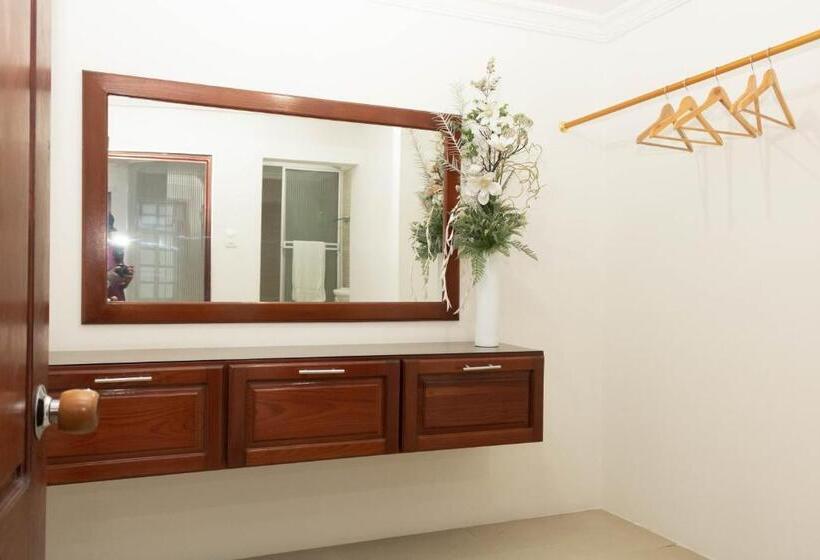 هتل La Casa Blanca