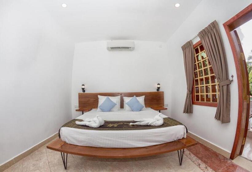 בית מלון כפרי Poolside Villa