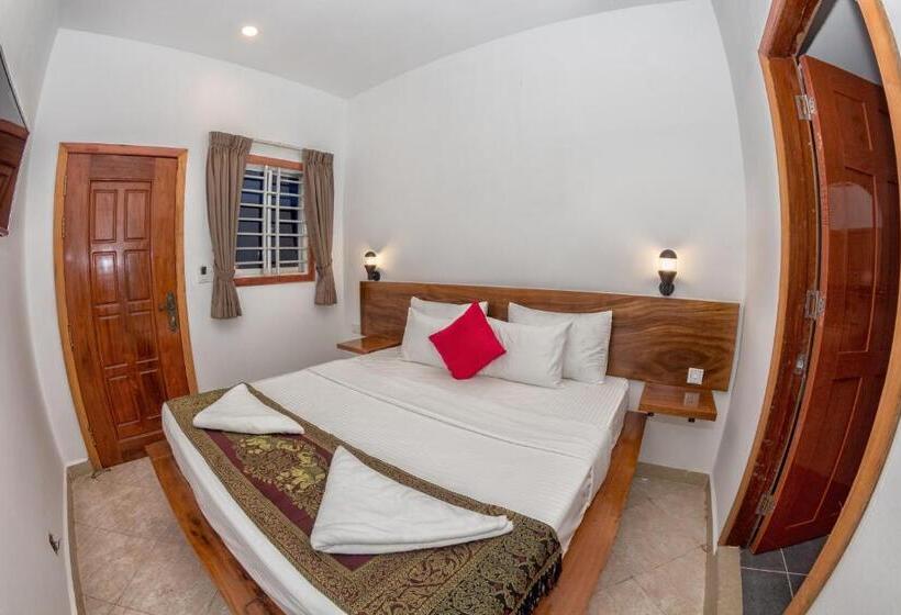 בית מלון כפרי Poolside Villa