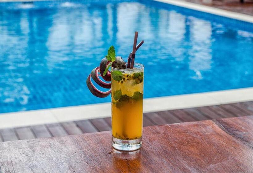 בית מלון כפרי Poolside Villa