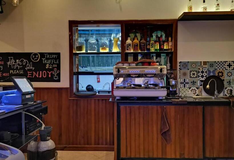 בית מלון כפרי Poolside Villa