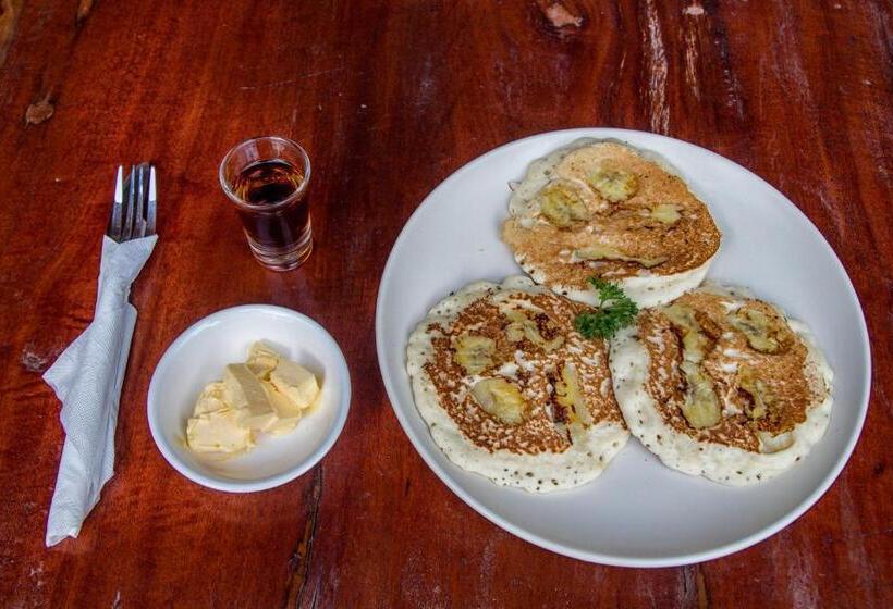 בית מלון כפרי Poolside Villa