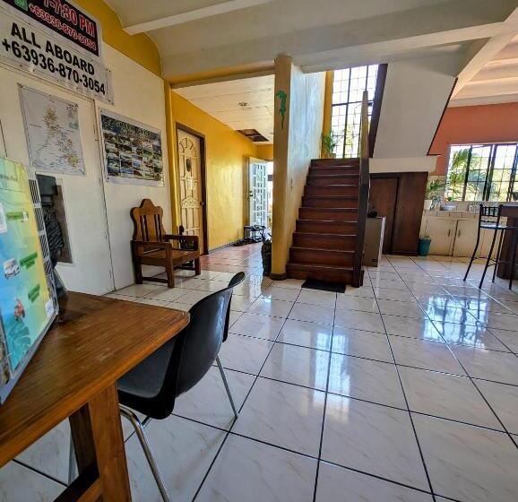 Screaming Gecko Hostel