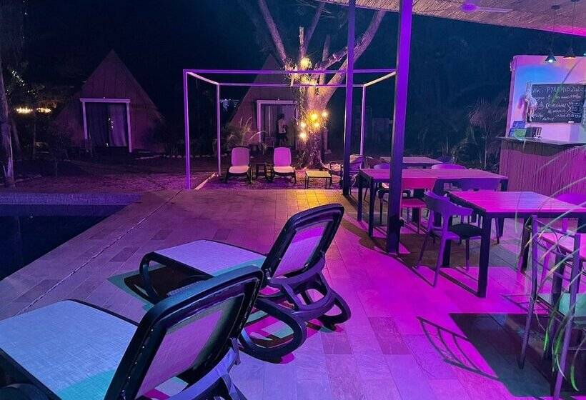 민박 Pyramid Lodge Tamarindo Akhenaton