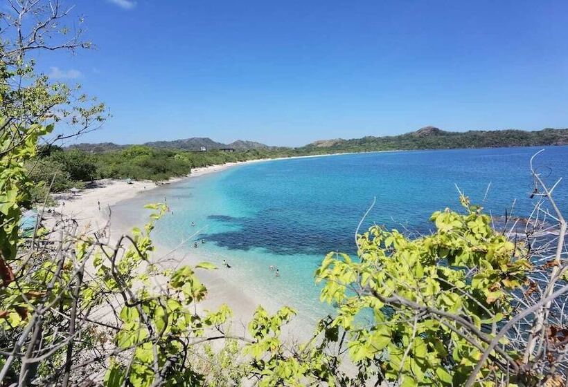 민박 Pyramid Lodge Tamarindo Akhenaton