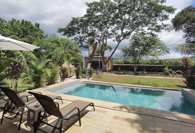 민박 Pyramid Lodge Tamarindo Akhenaton