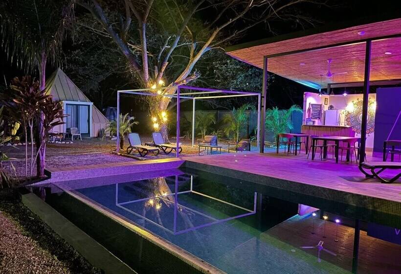 민박 Pyramid Lodge Tamarindo Akhenaton