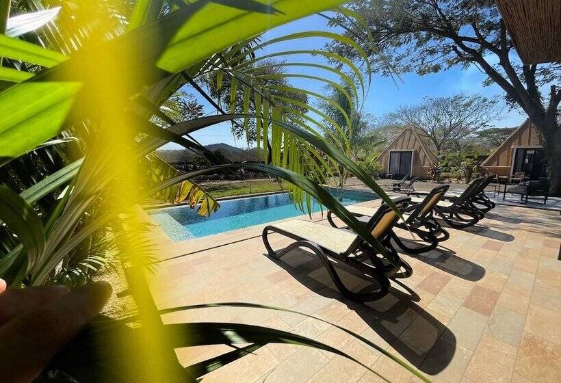 민박 Pyramid Lodge Tamarindo Akhenaton