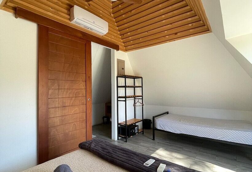 민박 Pyramid Lodge Tamarindo Akhenaton