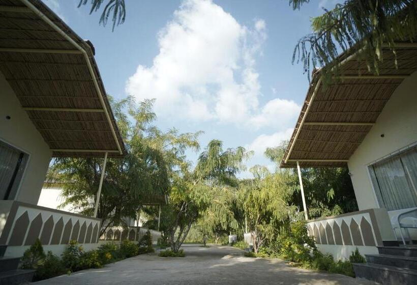 Отель Amar Bagh Resort