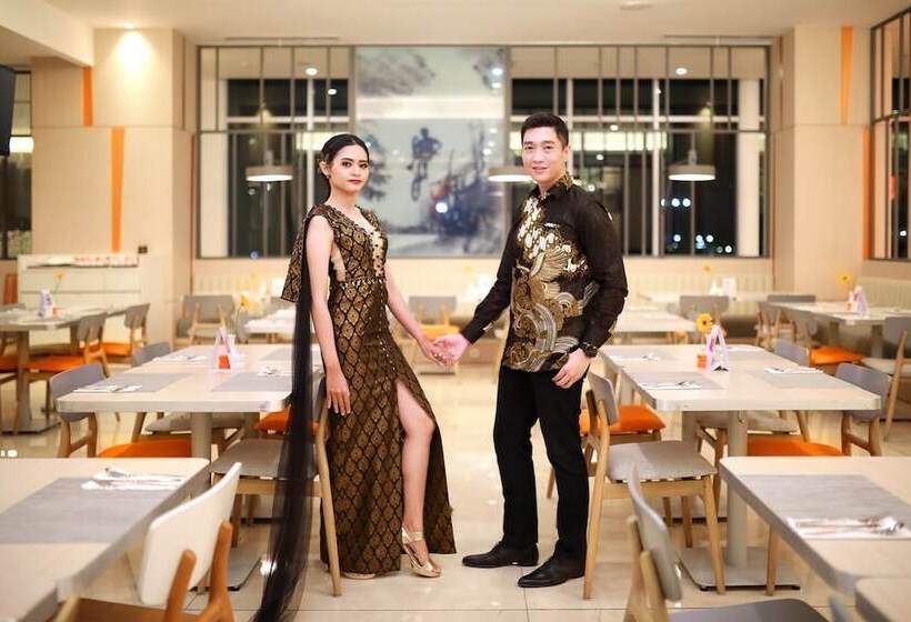 Harris Hotel & Conventions Bundaran Satelit Surabaya