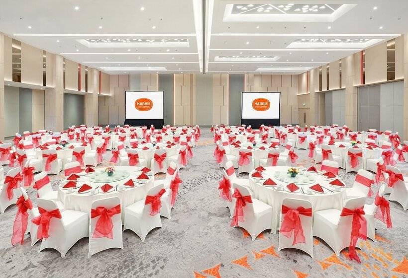 Harris Hotel & Conventions Bundaran Satelit Surabaya