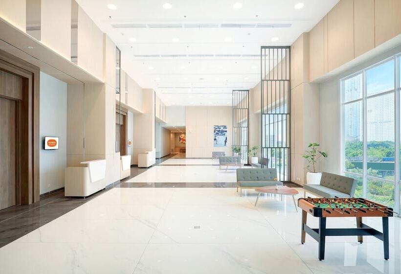 Harris Hotel & Conventions Bundaran Satelit Surabaya