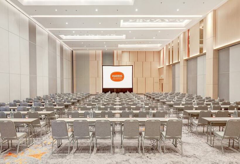 Harris Hotel & Conventions Bundaran Satelit Surabaya