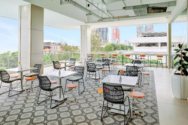 Harris Hotel & Conventions Bundaran Satelit Surabaya