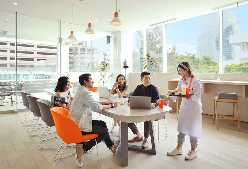 Harris Hotel & Conventions Bundaran Satelit Surabaya