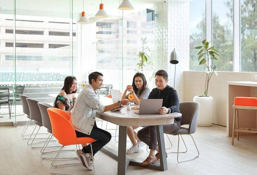 Harris Hotel & Conventions Bundaran Satelit Surabaya