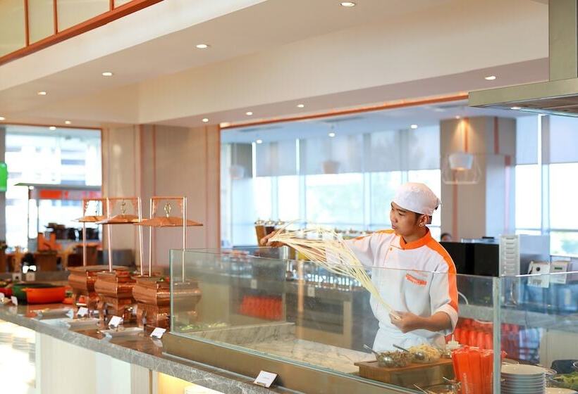 Harris Hotel & Conventions Bundaran Satelit Surabaya